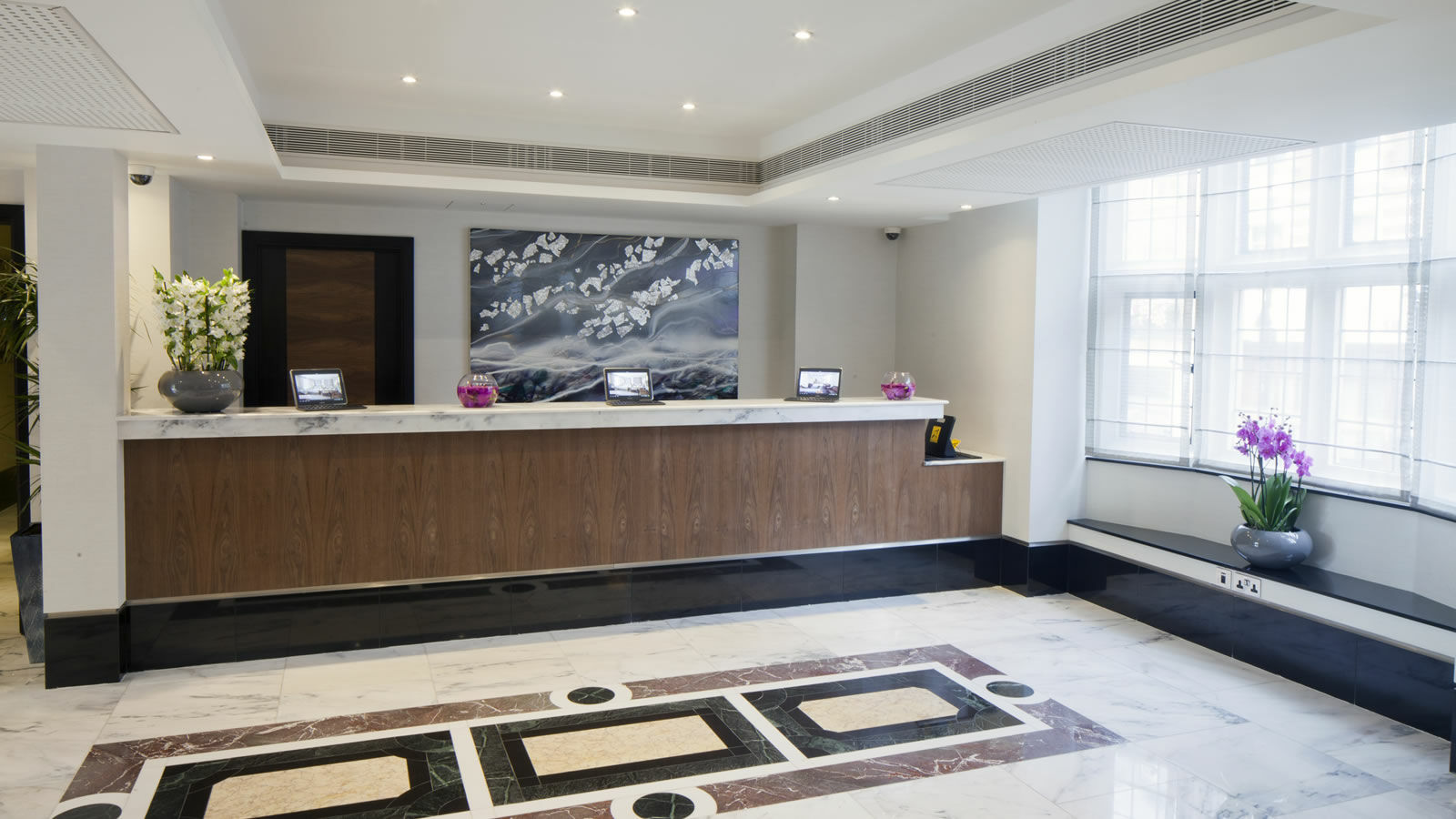 Wellington Hotel By Blue Orchid London Exterior photo